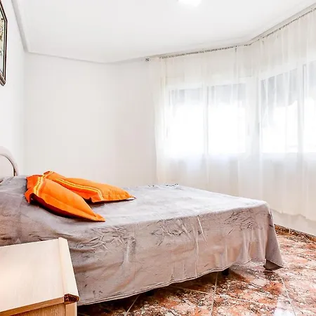 Globus Goleta Apartamento